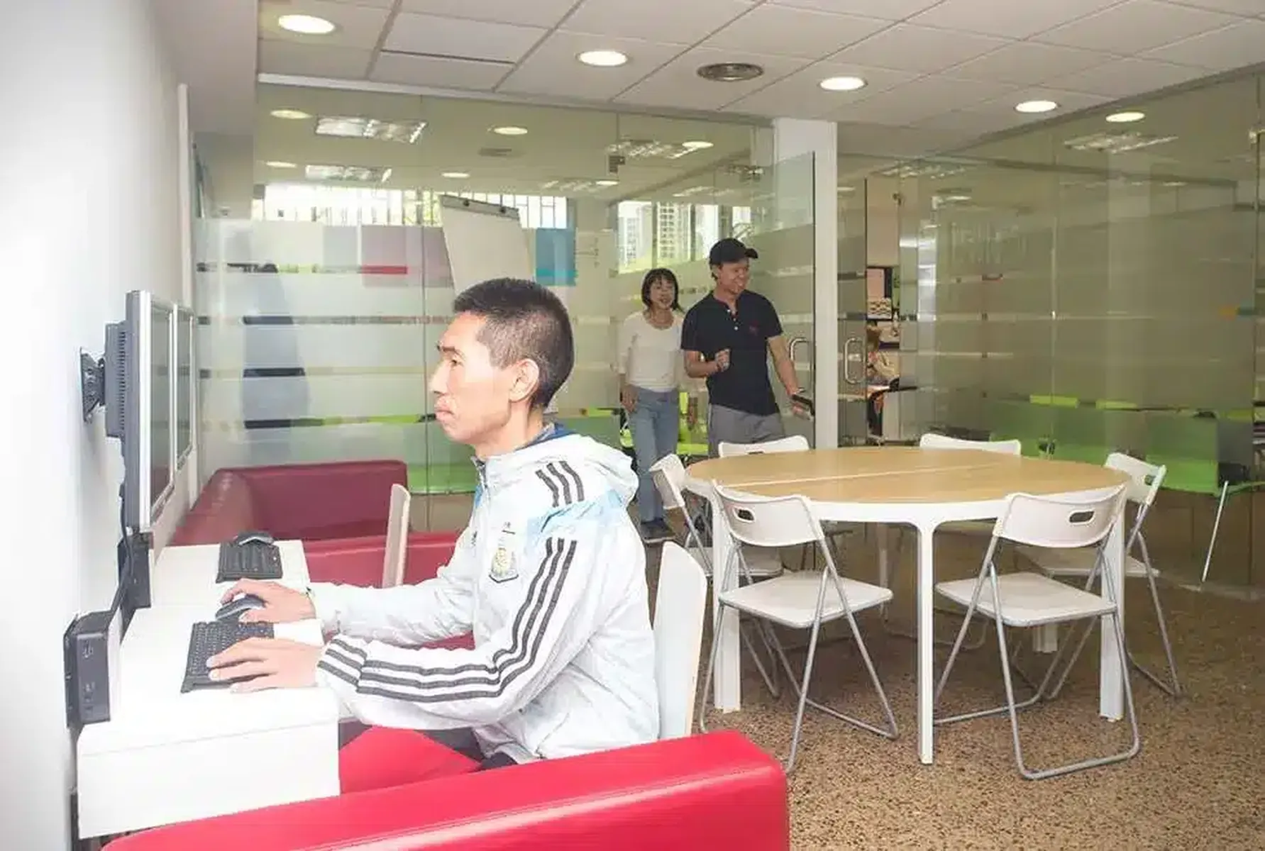 Indoor facilities at AIL Español