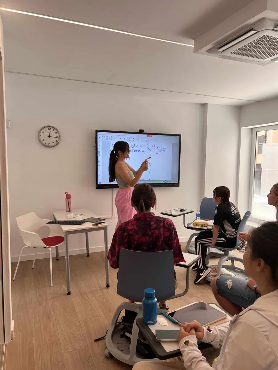 International students learning Spanish in Valencia