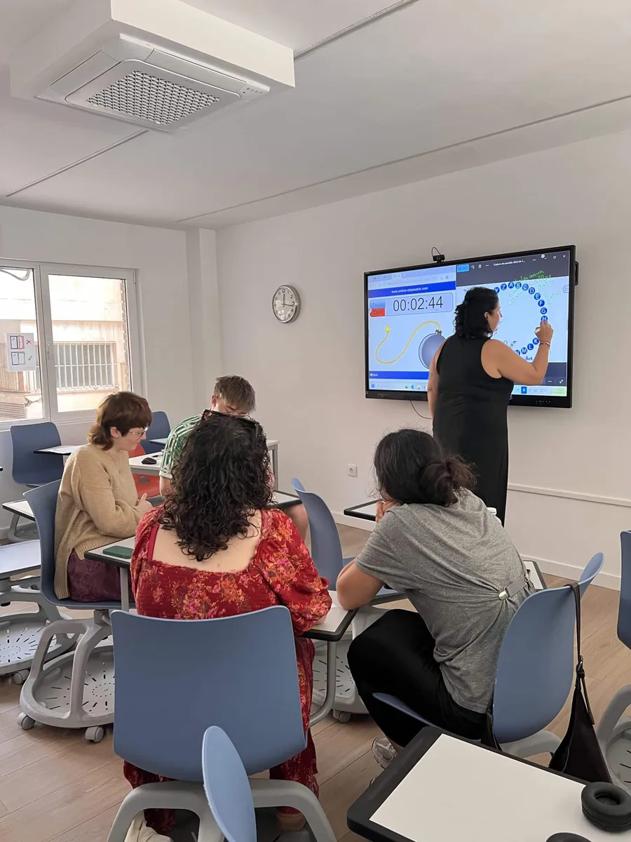 Classic AIP classroom in Valencia