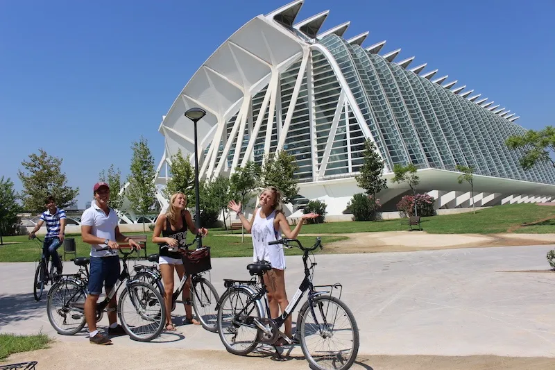Cultural activity by Españolé in Valencia with students taking part in local experiences