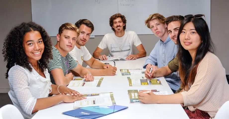 Interactive Spanish class at Españolé focused on speaking and participation