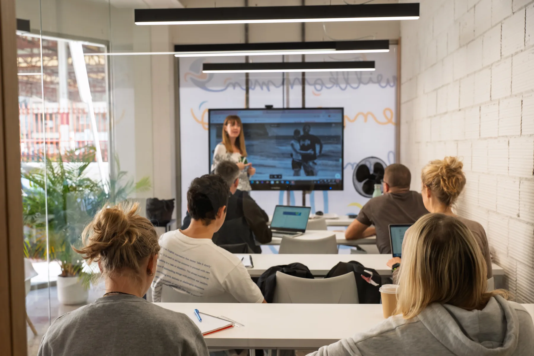 Interactive Spanish class at Proyecto Español Alicante
