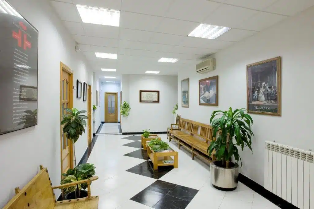 EUREKA Madrid: aula luminosa preparada para clases de español