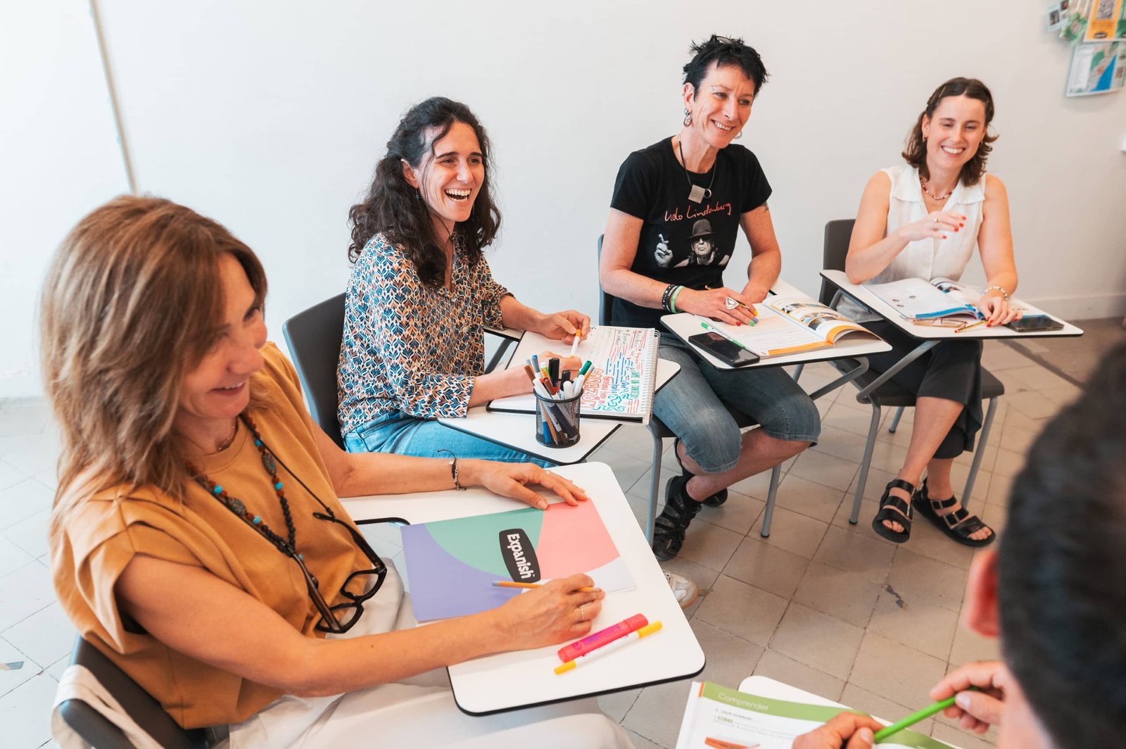 Estudiantes en Expanish Barcelona durante actividad cultural