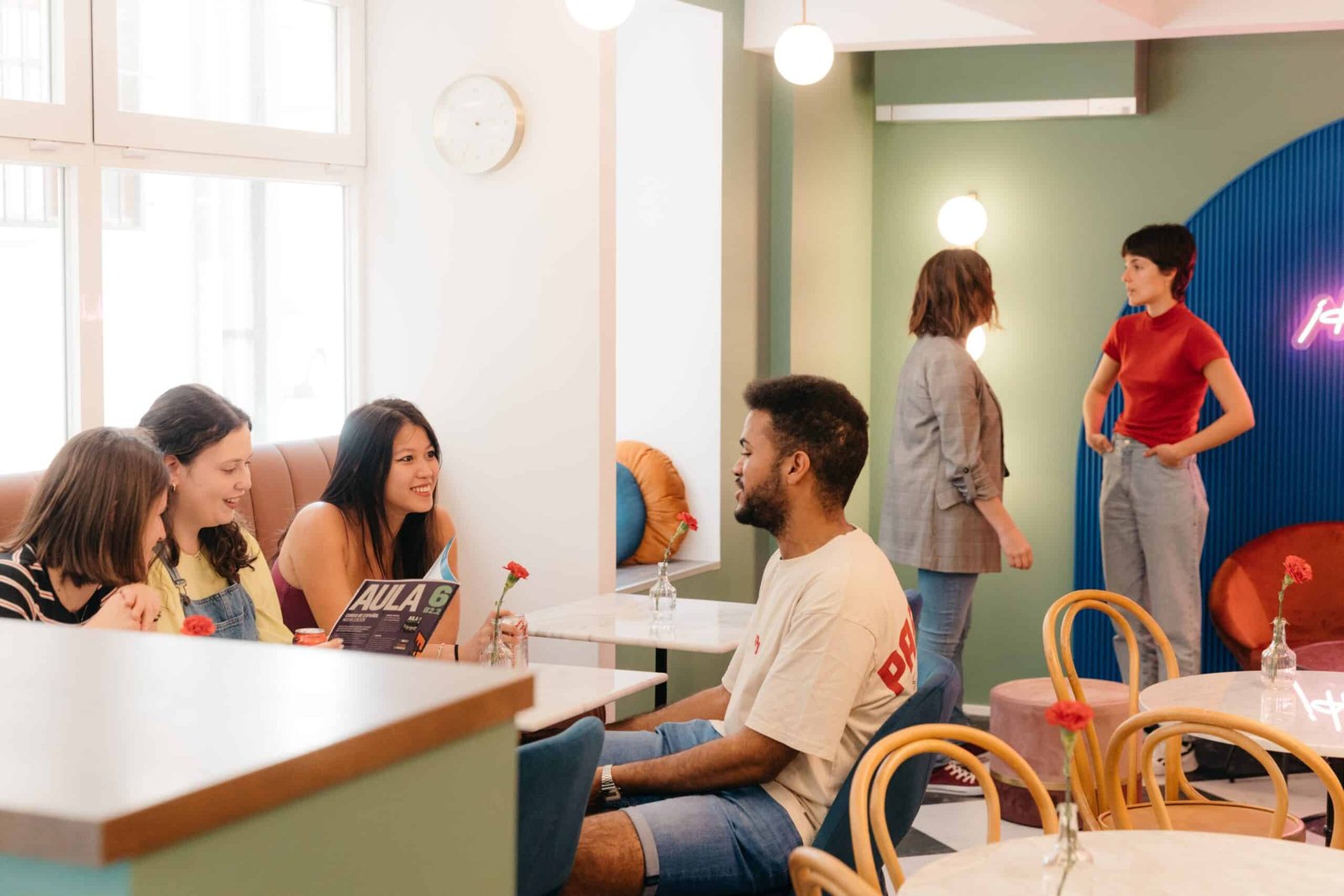 Sala común amplia en Expanish Madrid para practicar español