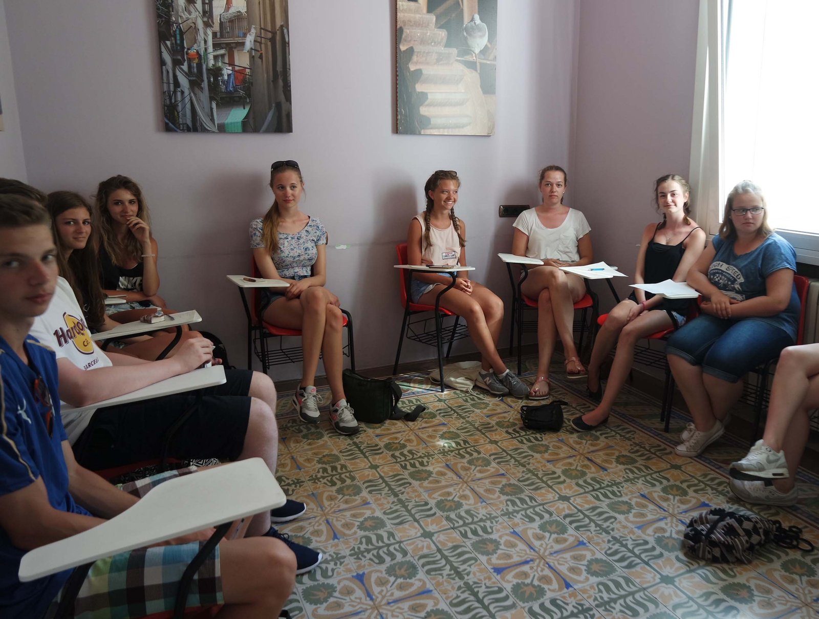 封閉小班課堂：學生在教室上課