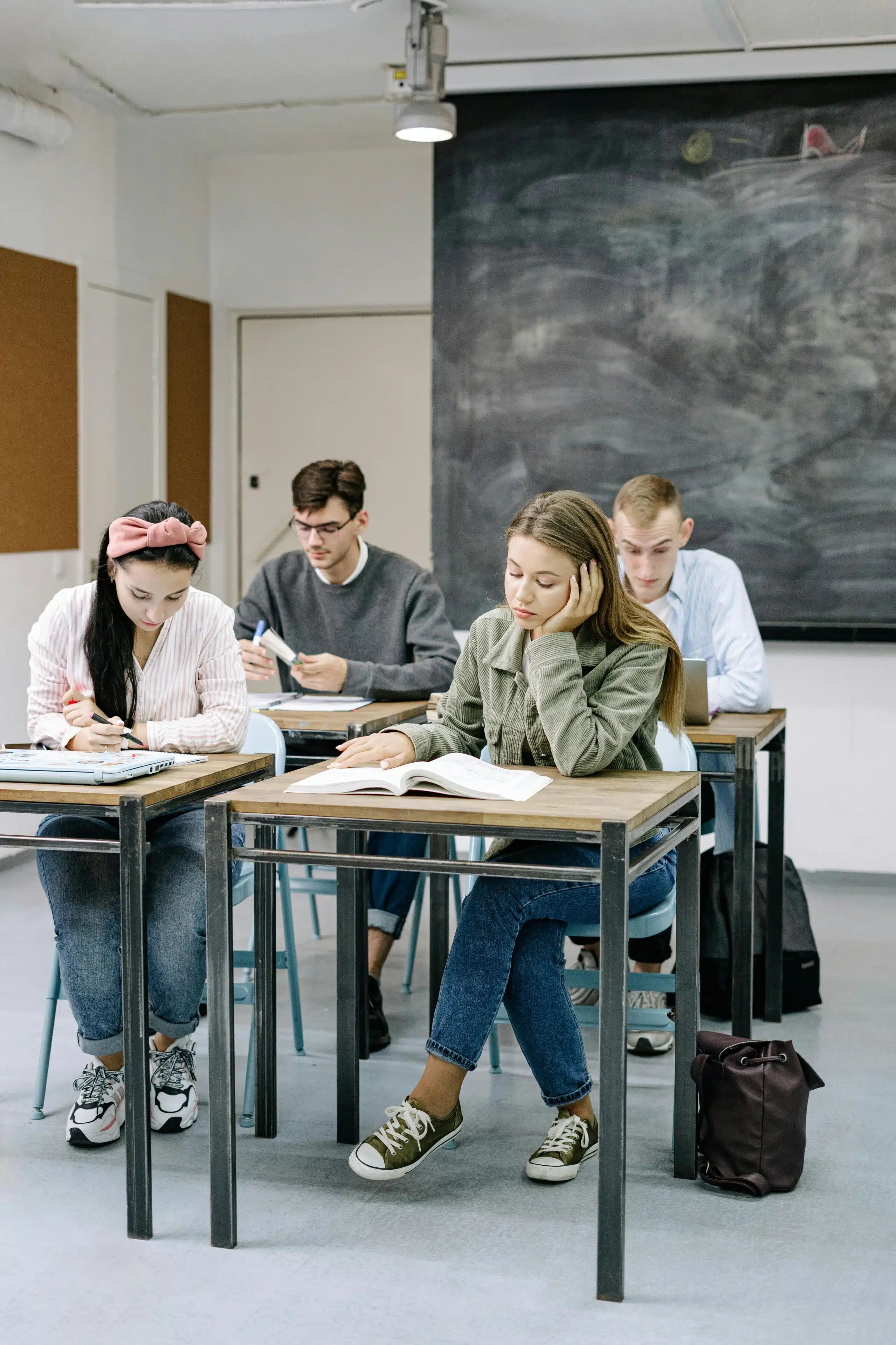 Situación para presentarte en una clase de español