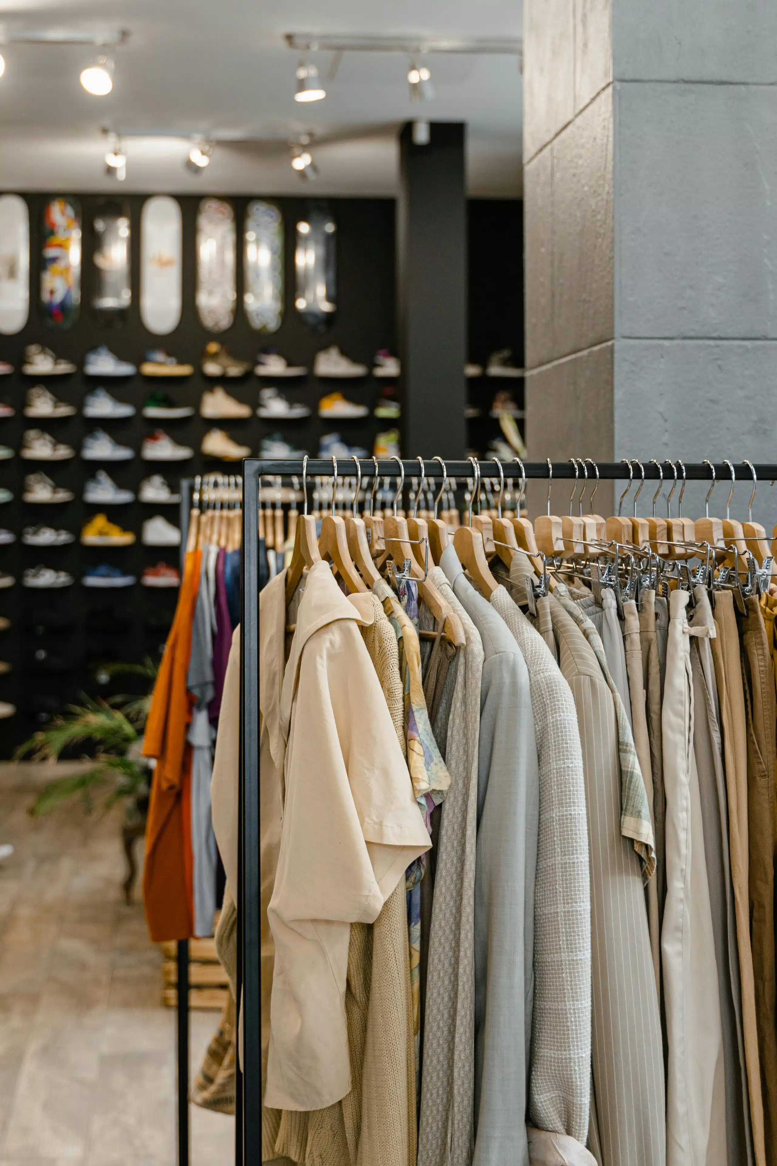 Situación en español para preguntar por tallas y probarse ropa